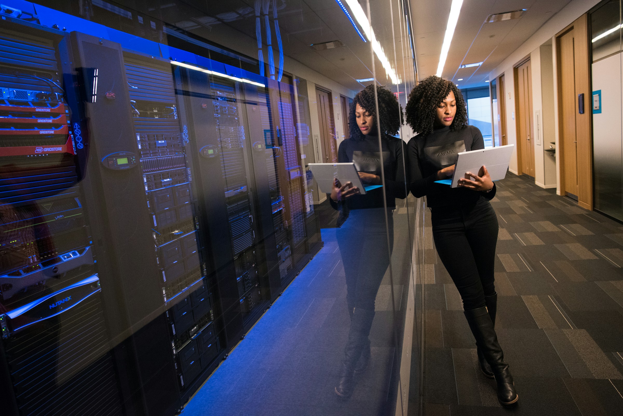 Mujeres y tecnología: presentamos “Hablemos de Tecnología” en CONEXIÓN+ 2026